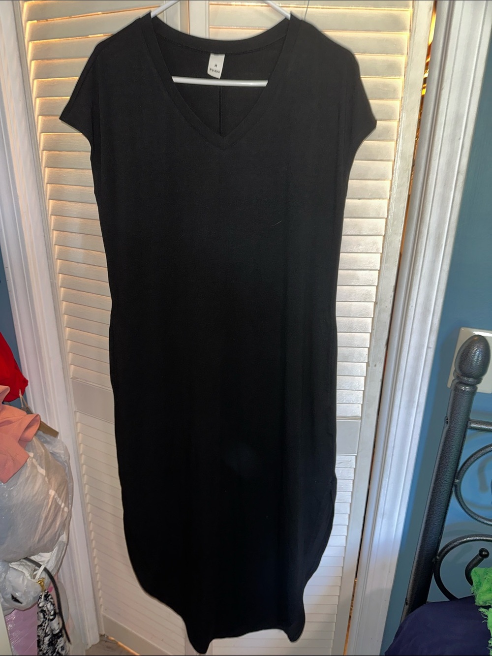 Rumia Black V-Neck Short Sleeve Maxi Dress